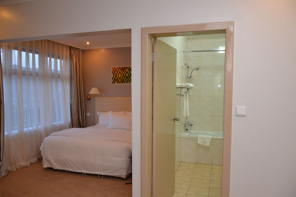 undefined Gloria Hotel 10