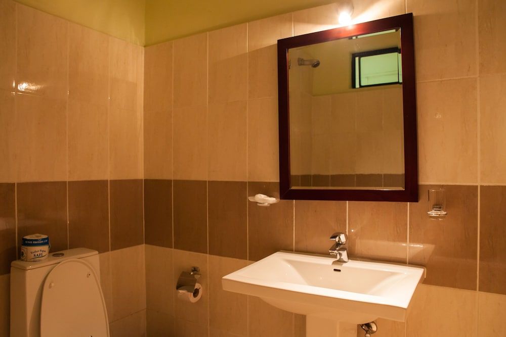 Gorillas Lake Kivu Hotel Deluxe Twin Room, 1 Bedroom, Lake View, Lakeside 3