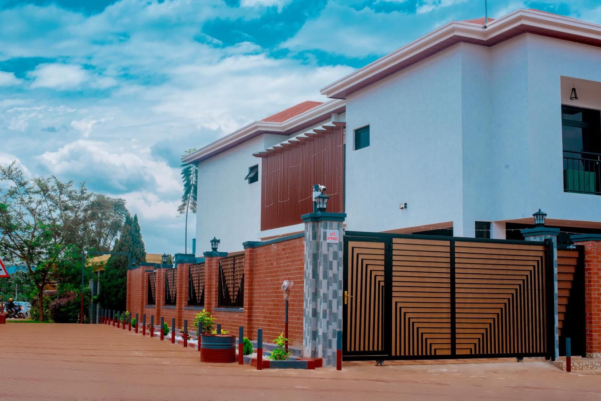 undefined Martin Aviator Hotel 10