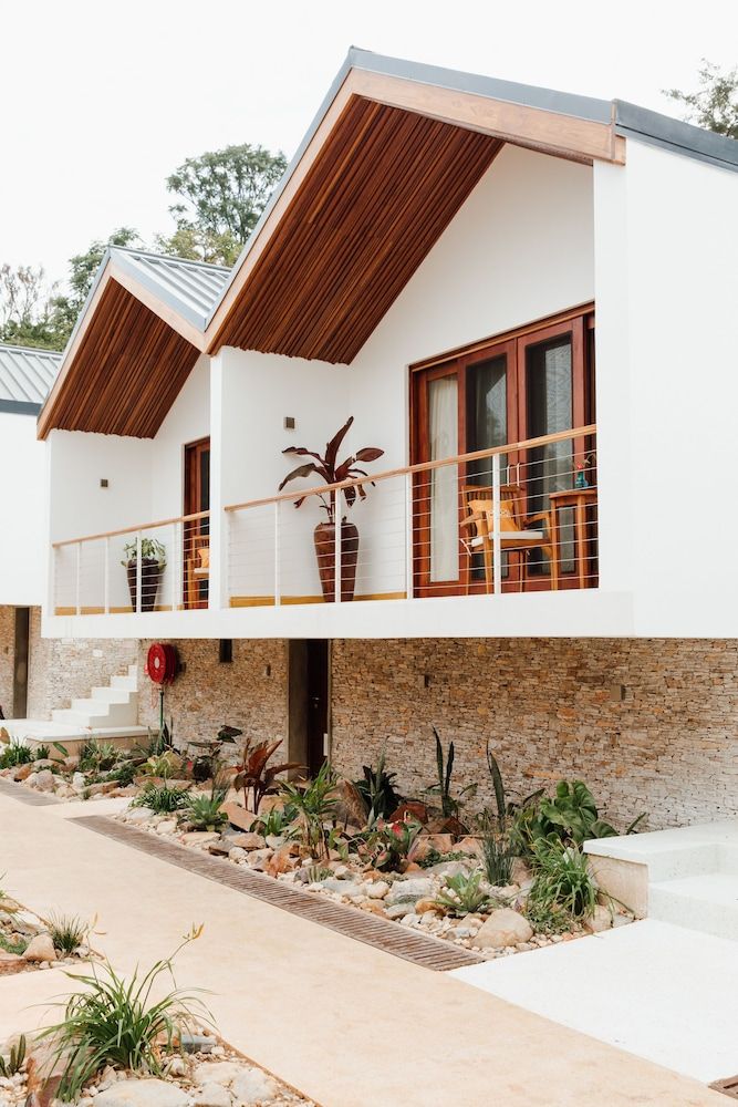 undefined The Retreat 6