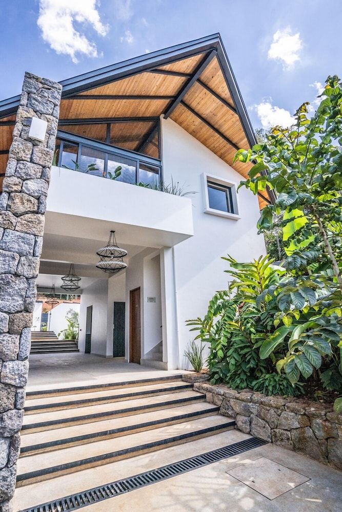 undefined The Retreat 7