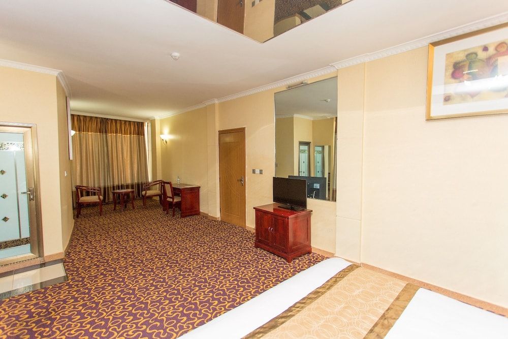 The Mirror Hotel Standard Room 3