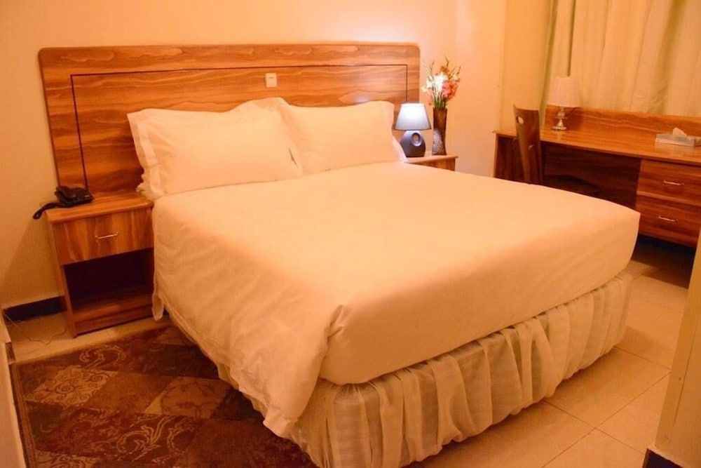 undefined La Posh Hotel 4