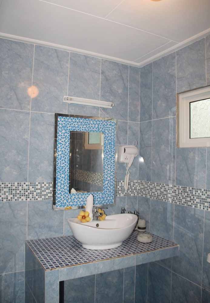Villa Authentique Standard Quadruple Room, 2 Queen Beds 11
