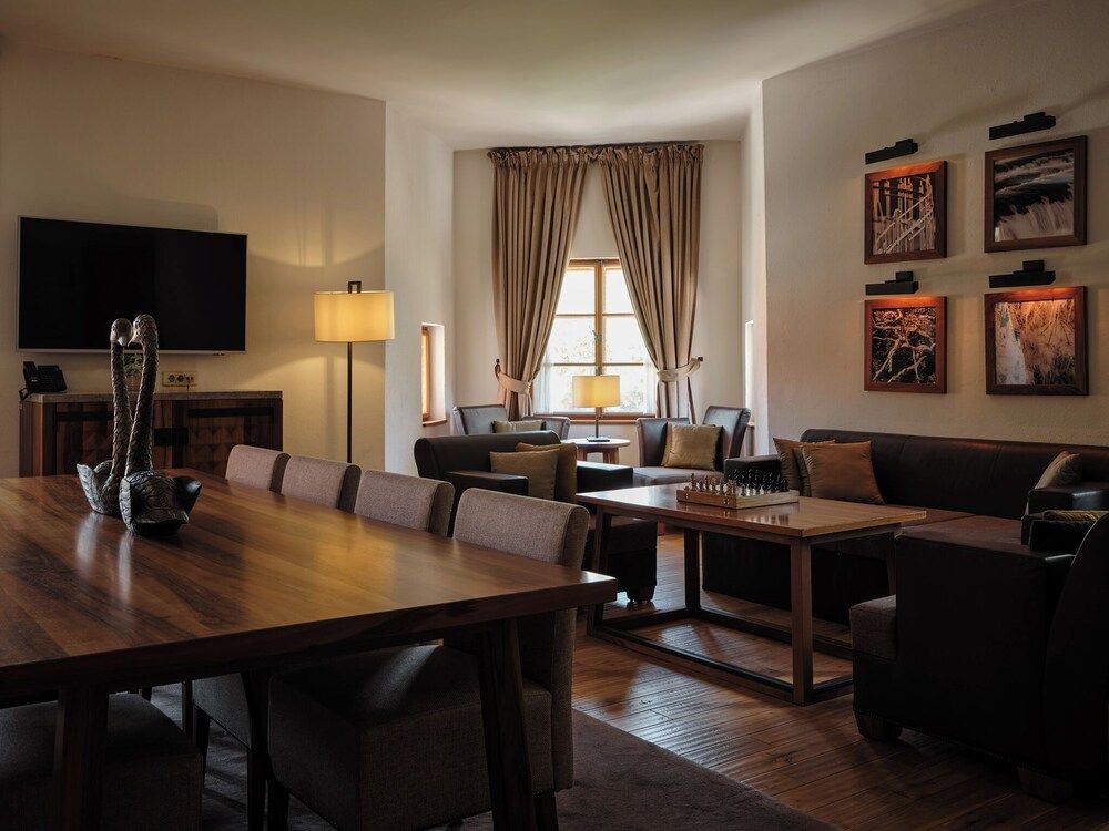 Hotel Grad Otocec Relais & Châteaux Royal Suite, Park View 15