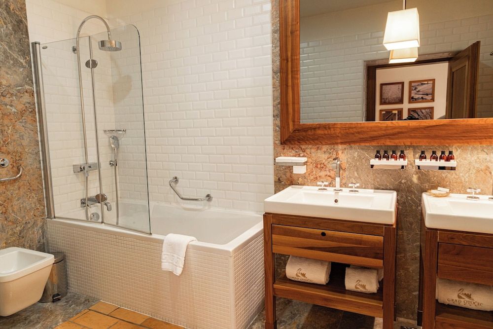 Hotel Grad Otocec Relais & Châteaux Junior Suite, 1 Double Bed with Sofa bed, River View 7