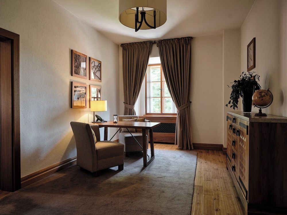 Hotel Grad Otocec Relais & Châteaux Royal Suite, Park View 7