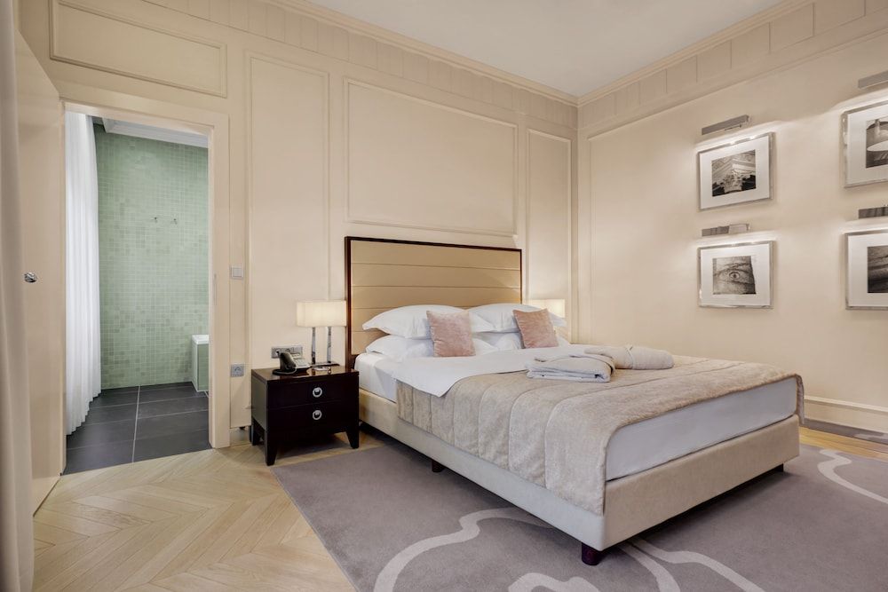 Presidential Suite (park view)
