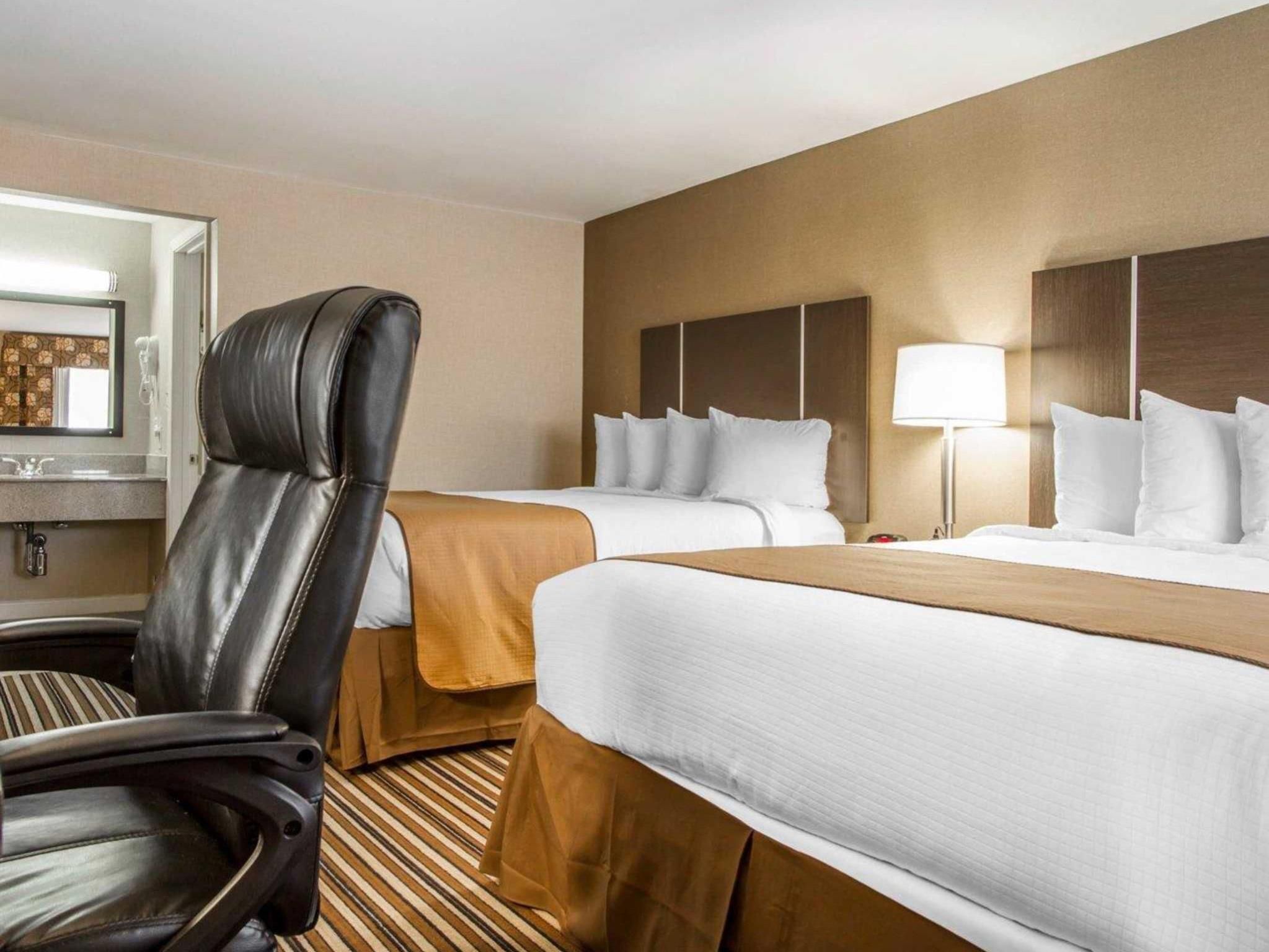 Quality Inn & Suites South Portland 2 Queen Beds, Efficiency, Suite, Nonsmoking 3