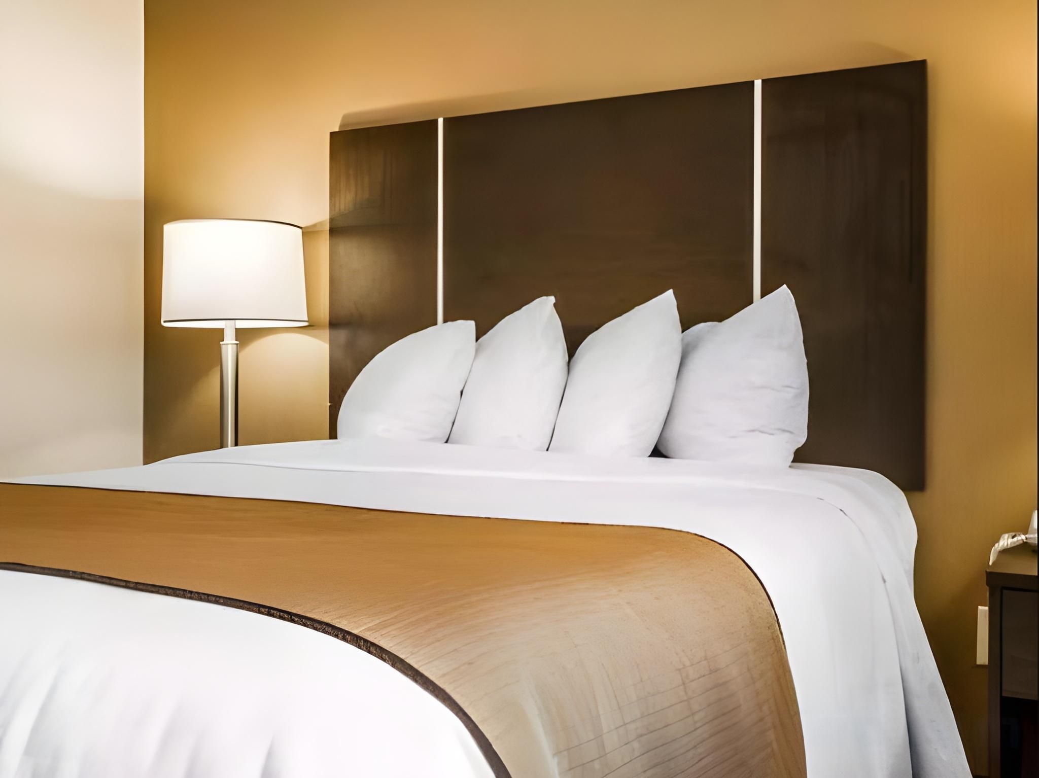 Quality Inn & Suites South Portland 1 King Bed, Suite, Nonsmoking, Accessible, Upgrade