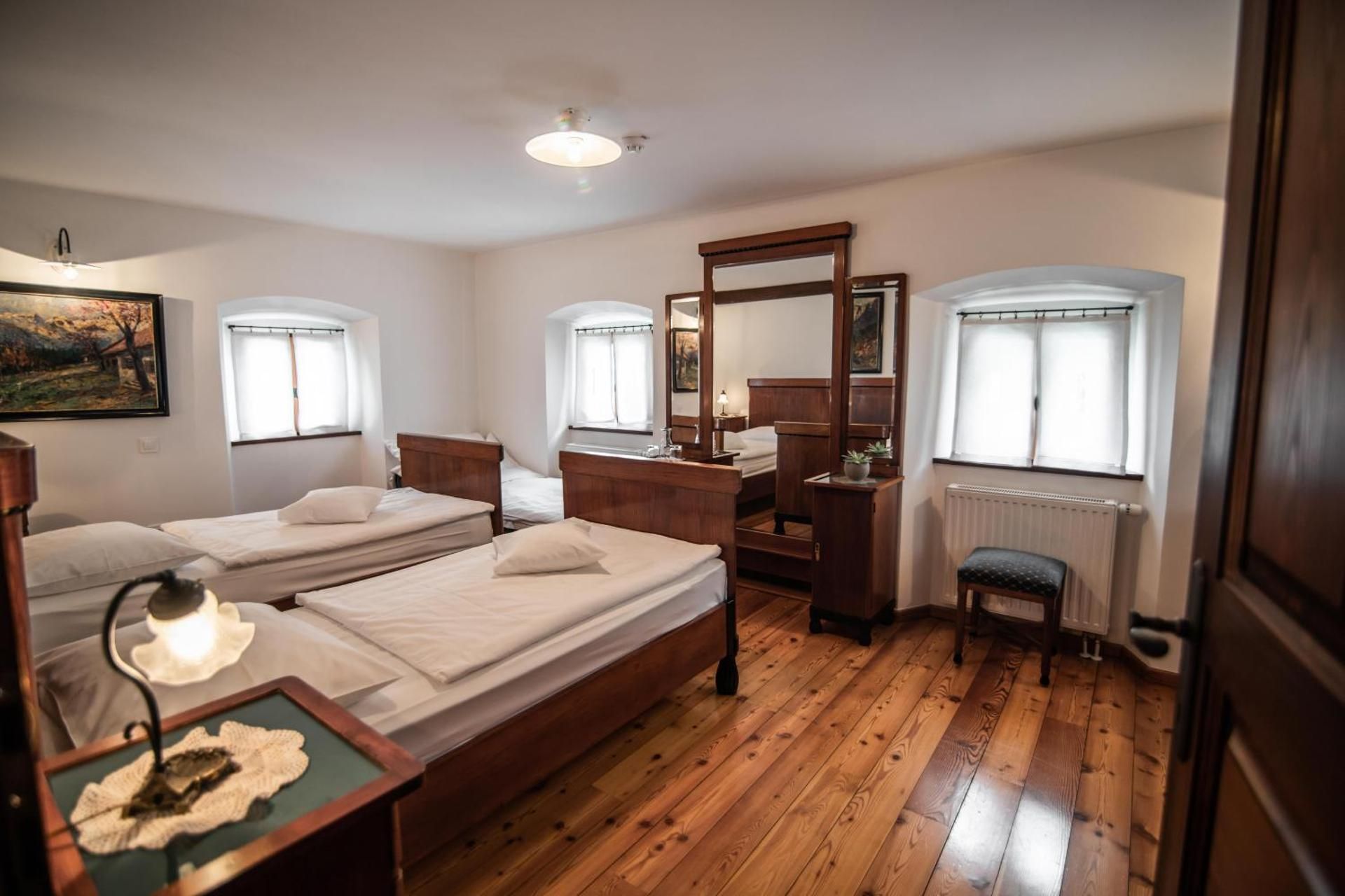 Double or Twin Room with Mountain View