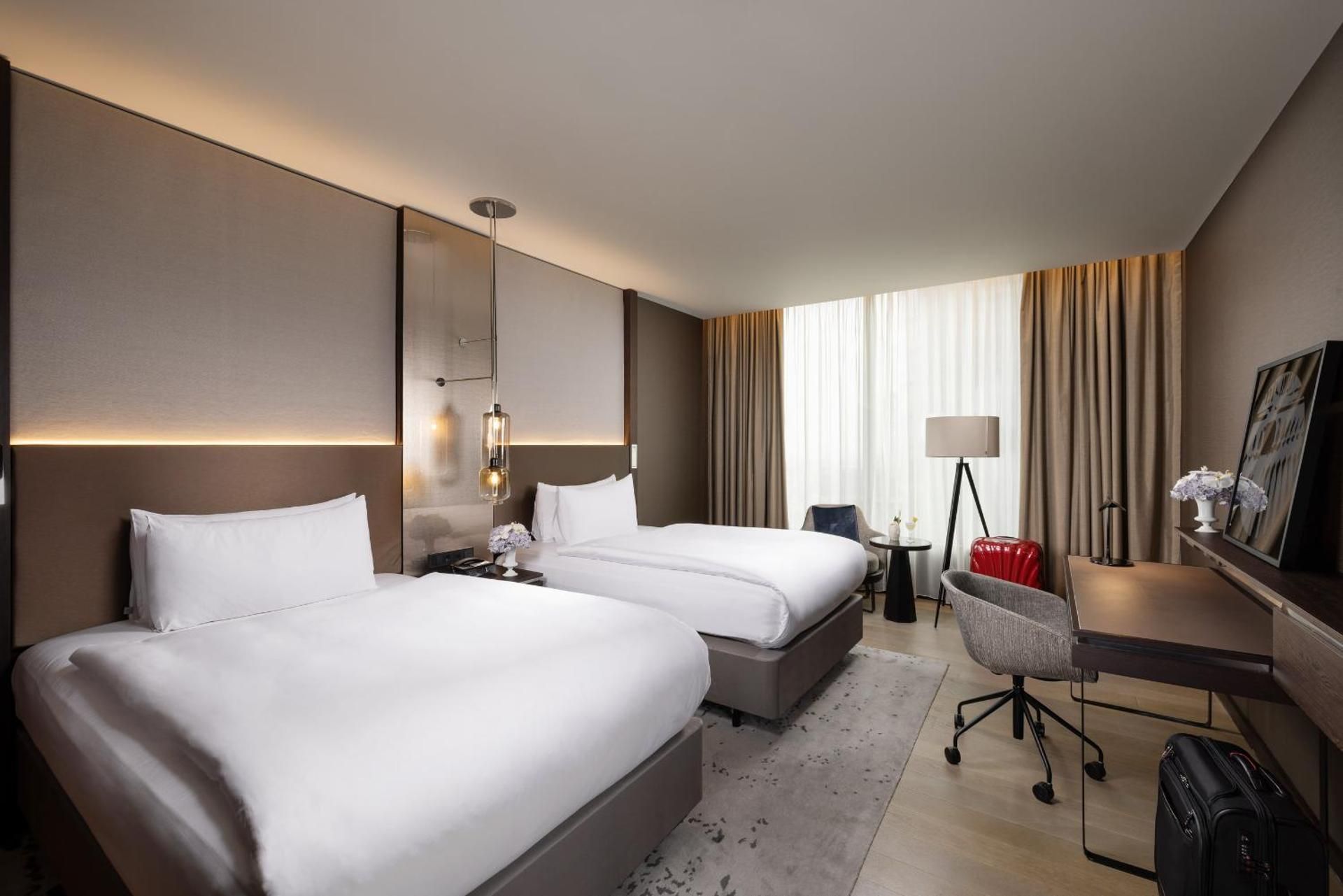 2 Twin Premium Club Lounge Access High Floor