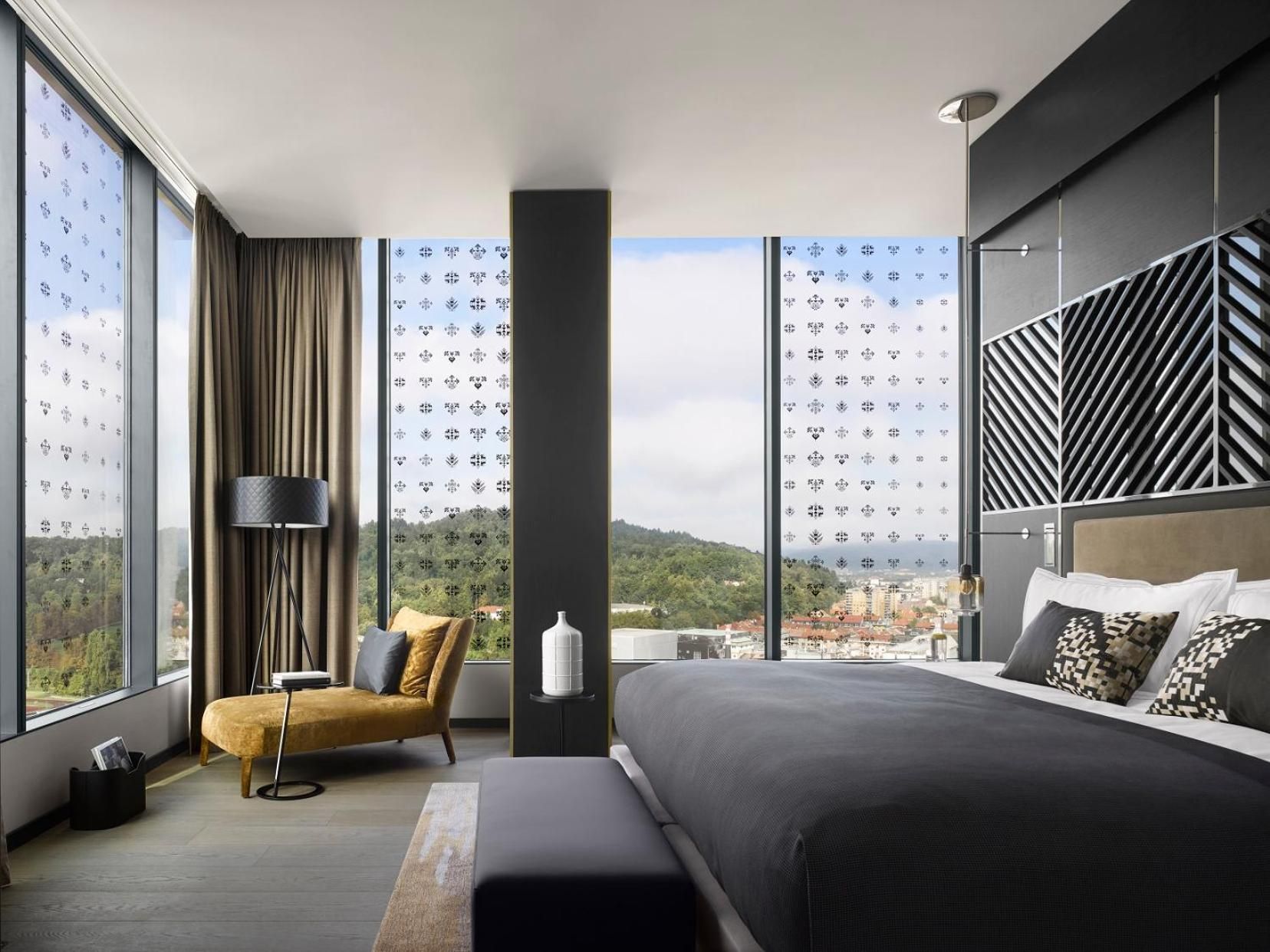 1 Bedroom Suite City View