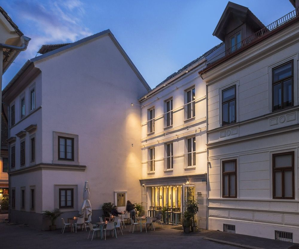 undefined Hotel Art 5