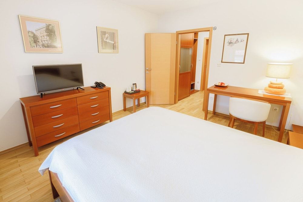 Basic Double Room