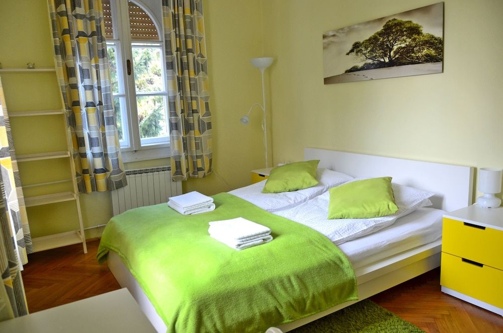 Double Room, 1 Queen Bed, Shared Bathroom