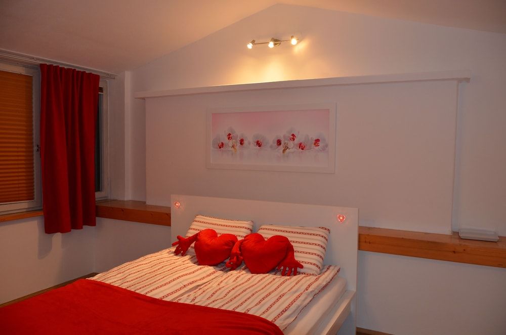 Romantic Double Room, 1 Queen Bed, Shared Bathroom