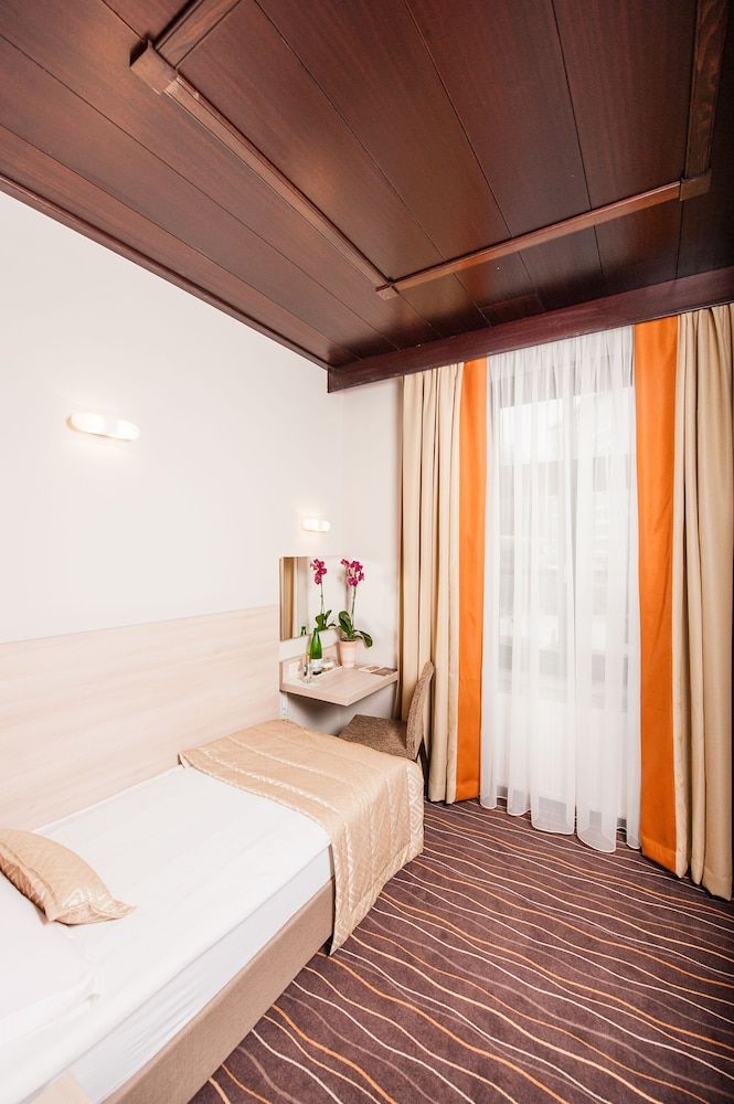 Hotel Zagreb Single Room 2