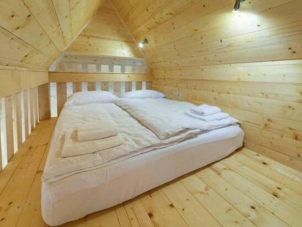 Slovenia Eco Resort Bungalow, Patio 5