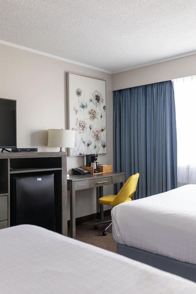 The Thompson Hotel Deluxe Room, 2 Queen Beds 2