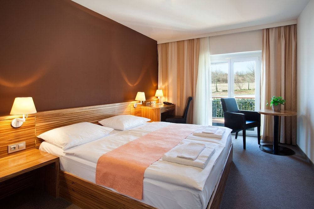 Casino & Hotel ADMIRAL Kozina Standard Triple Room 2