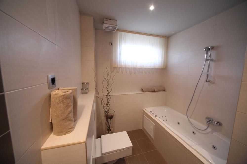 undefined Gloria Hotel 10