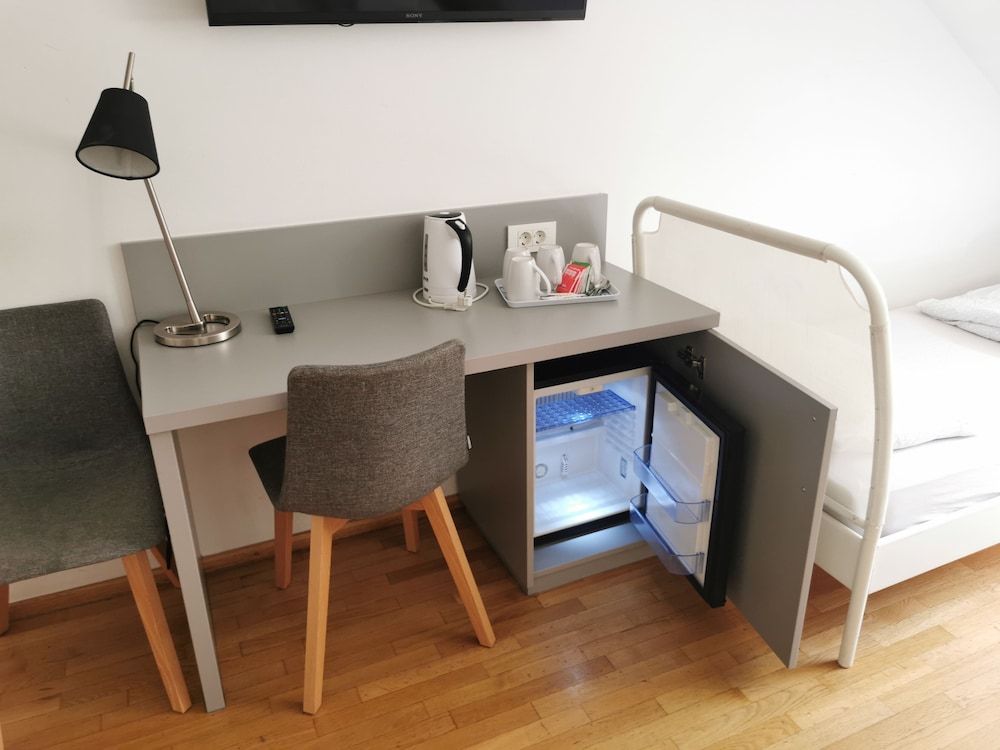 undefined Rooms Sincere 1830 8