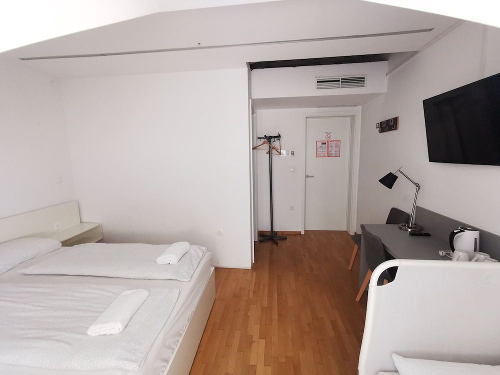 undefined Rooms Sincere 1830 5