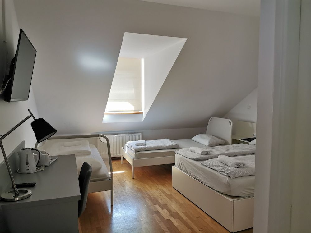 undefined Rooms Sincere 1830