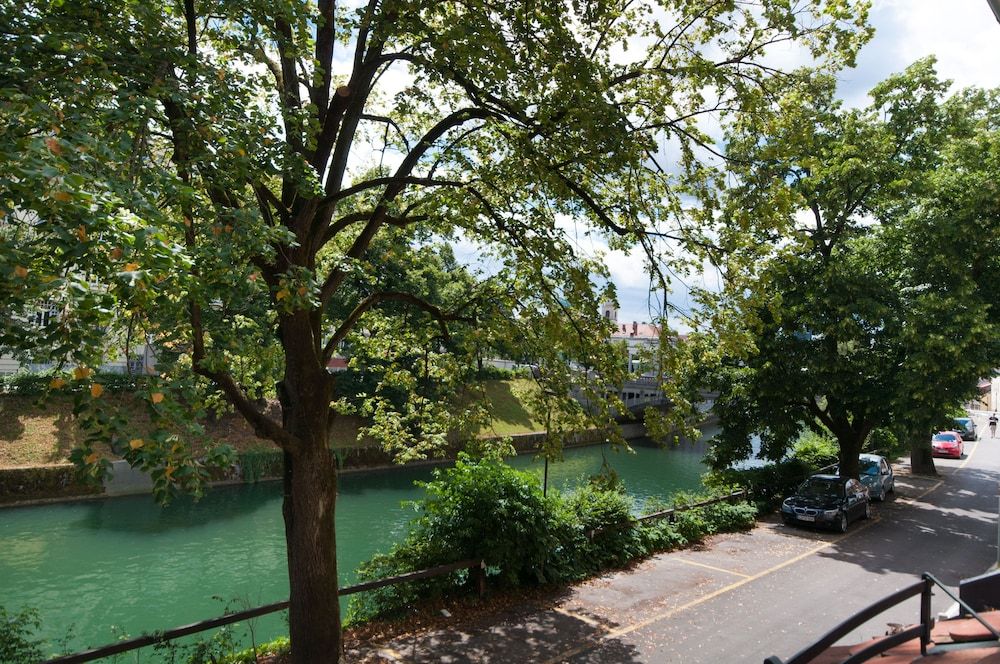 undefined Rooms Sincere 1830 9