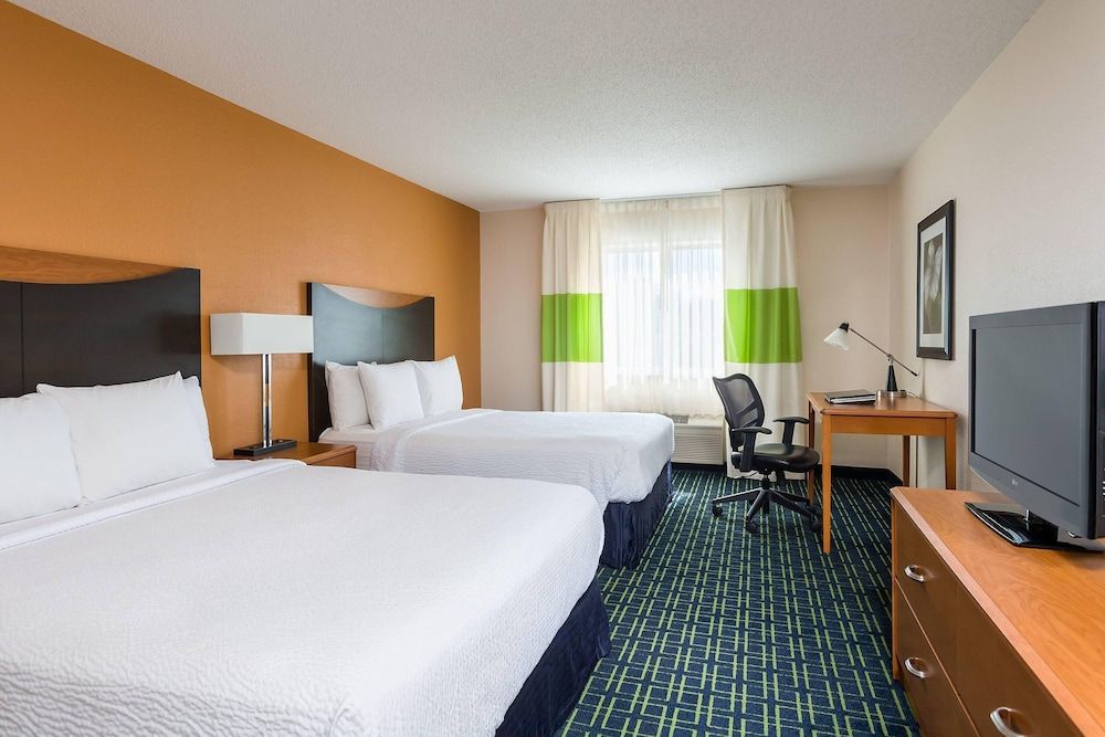 Room, 2 Queen Beds, Non Smoking (Mobility/Hearing Accessible, Tub)