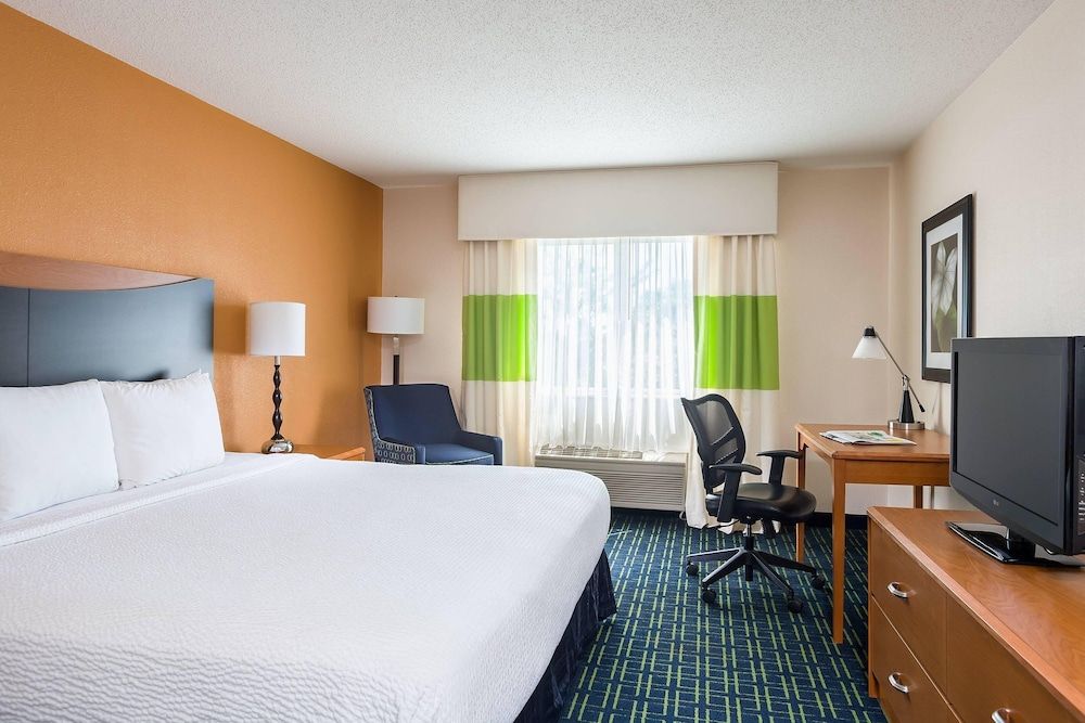 Room, 1 King Bed, Non Smoking (Mobility/Hearing Access, Transf Shwr)