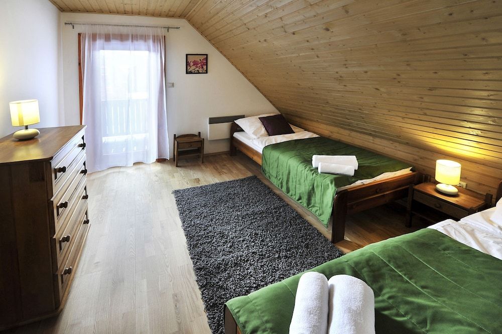 Sojka Resort - Hotel & Drevenice Chalet, 3 Bedrooms, Kitchen, Garden View 2