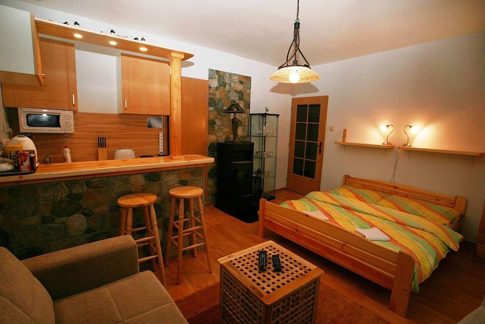 Economy Studio, 1 Bedroom, Refrigerator & Microwave