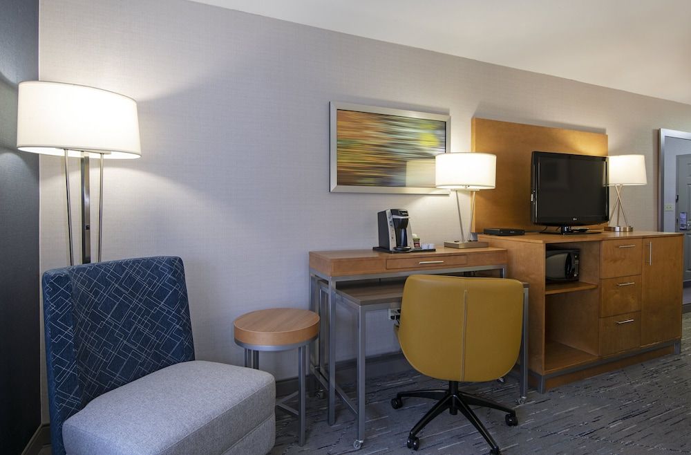 undefined Holiday Inn Express Kamloops by IHG 5