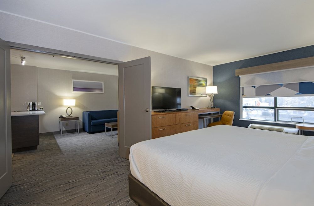 undefined Holiday Inn Express Kamloops by IHG 3