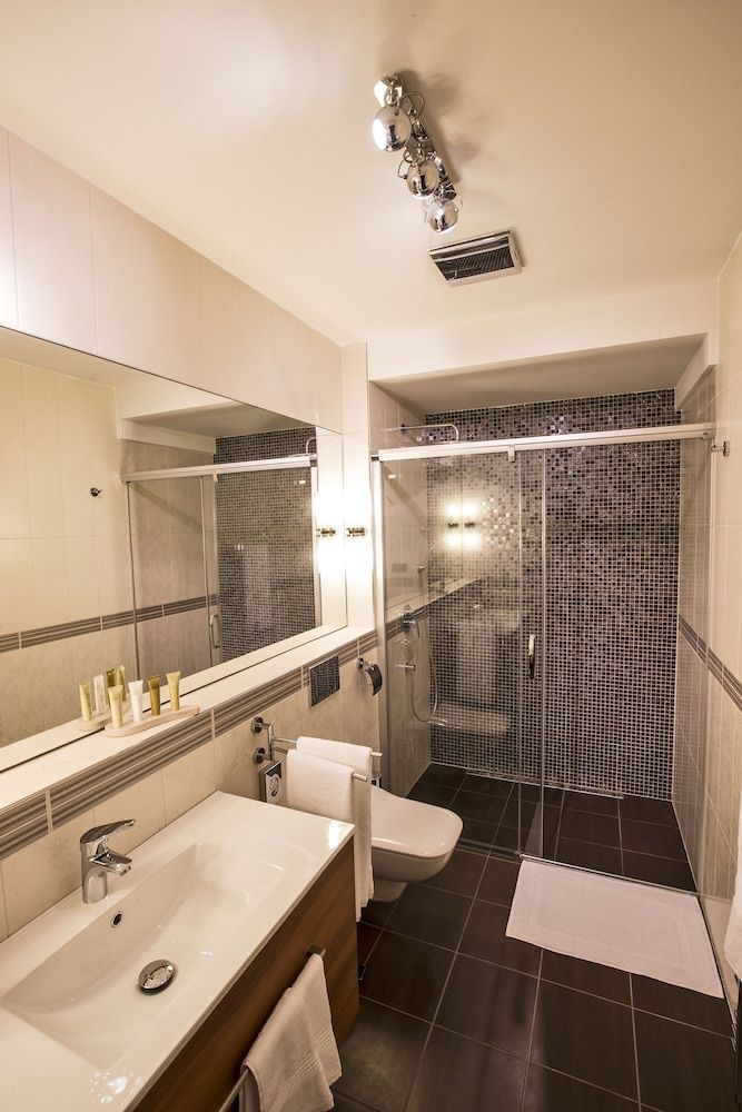 Zuckmann Villa Deluxe Suite, City View 2