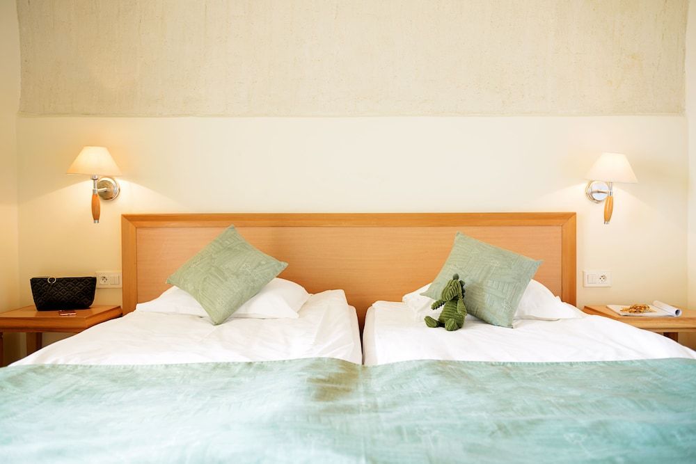 Double or Twin Room, Partial Sea View
