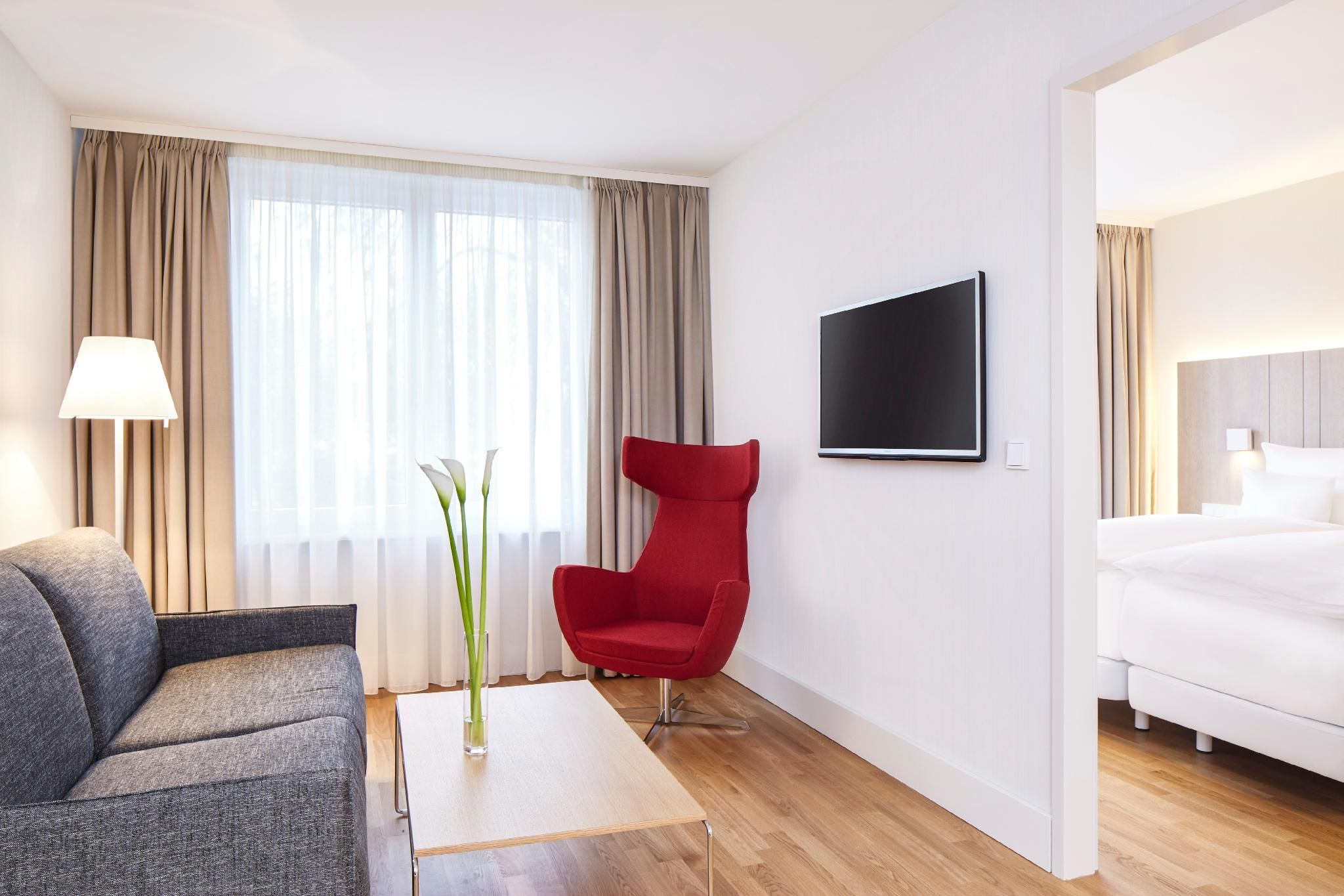 Family Room (2 adults + 1 child)