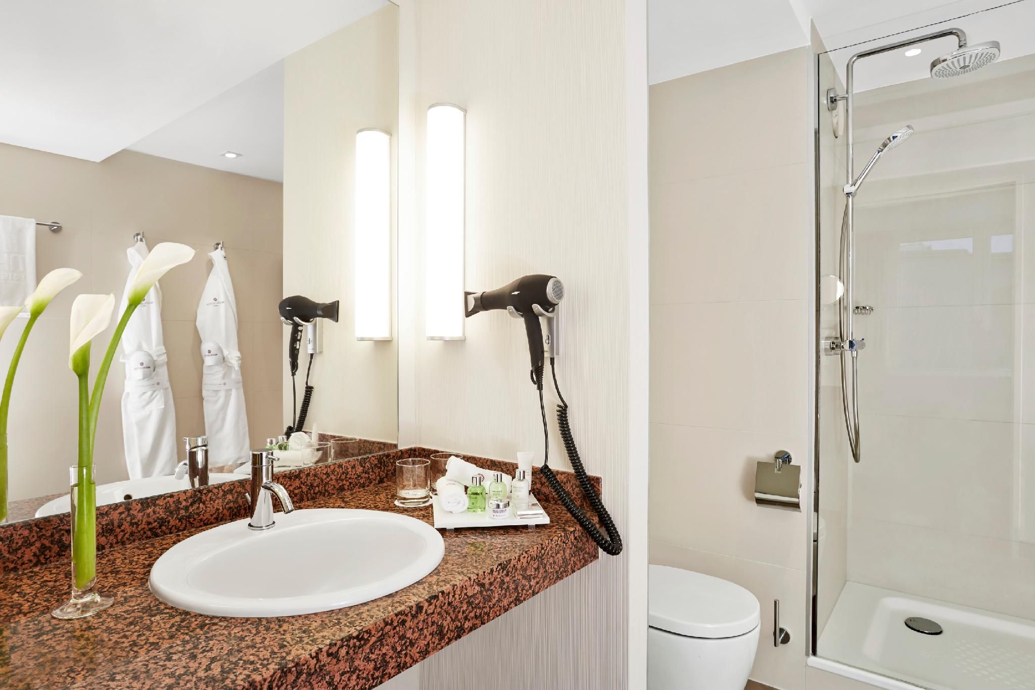 NH Collection Hamburg City Superior Room 3