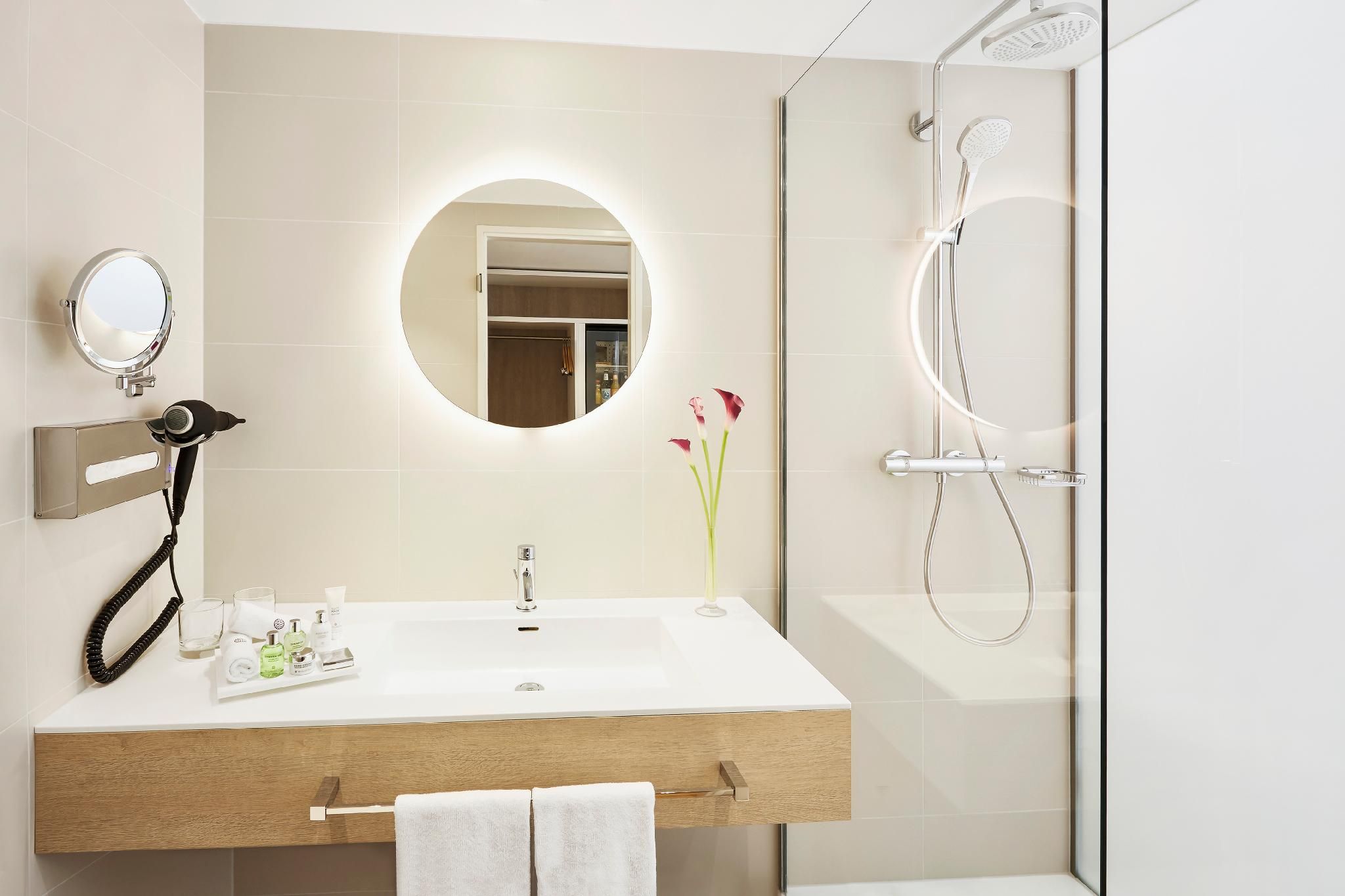 Suite (2 adults + 1 child)