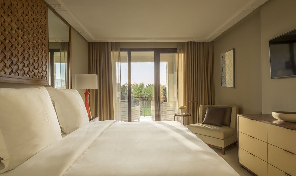 Suite, 1 King Bed, Garden View