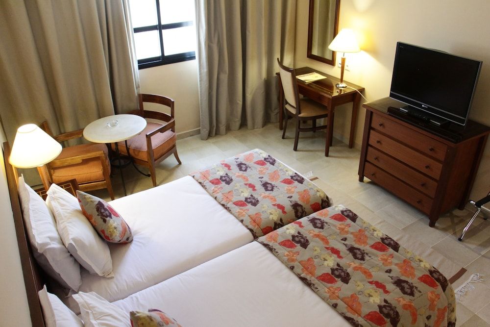 Hôtel Le Consul Double or Twin Room 6