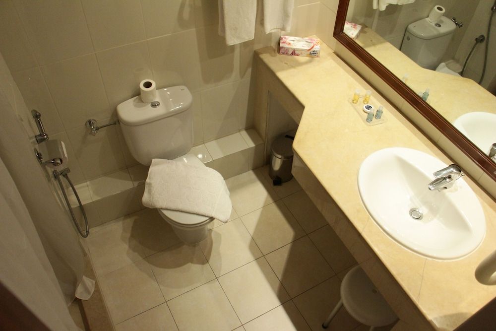 Hôtel Le Consul Double or Twin Room 9