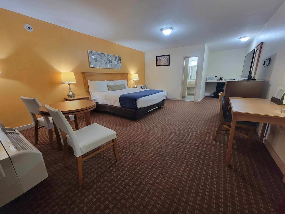 Twin Star Lodge One King Bed Smoking