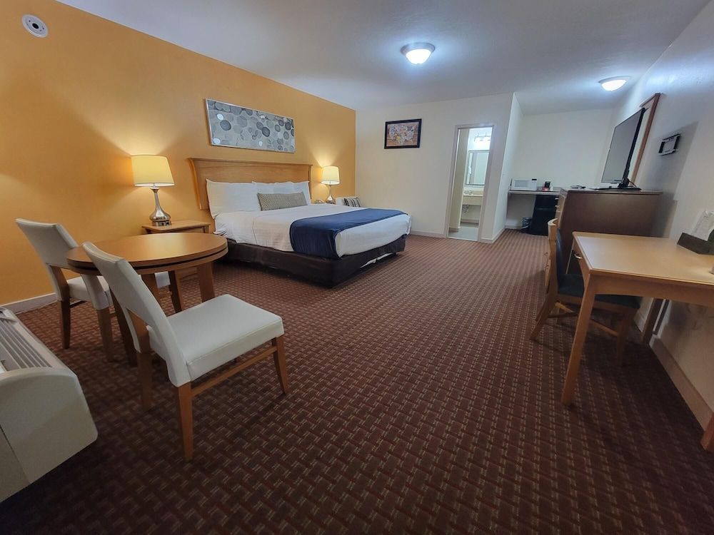 Twin Star Lodge One King Non-Smoking