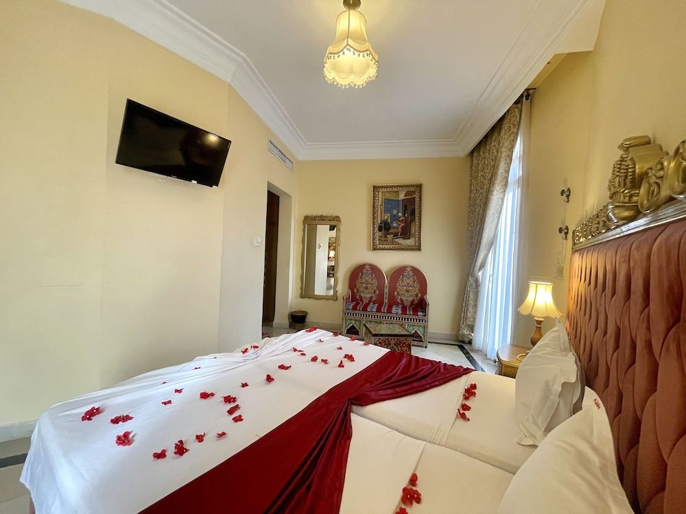 Royal Victoria - Ex British Embassy Twin Room 4