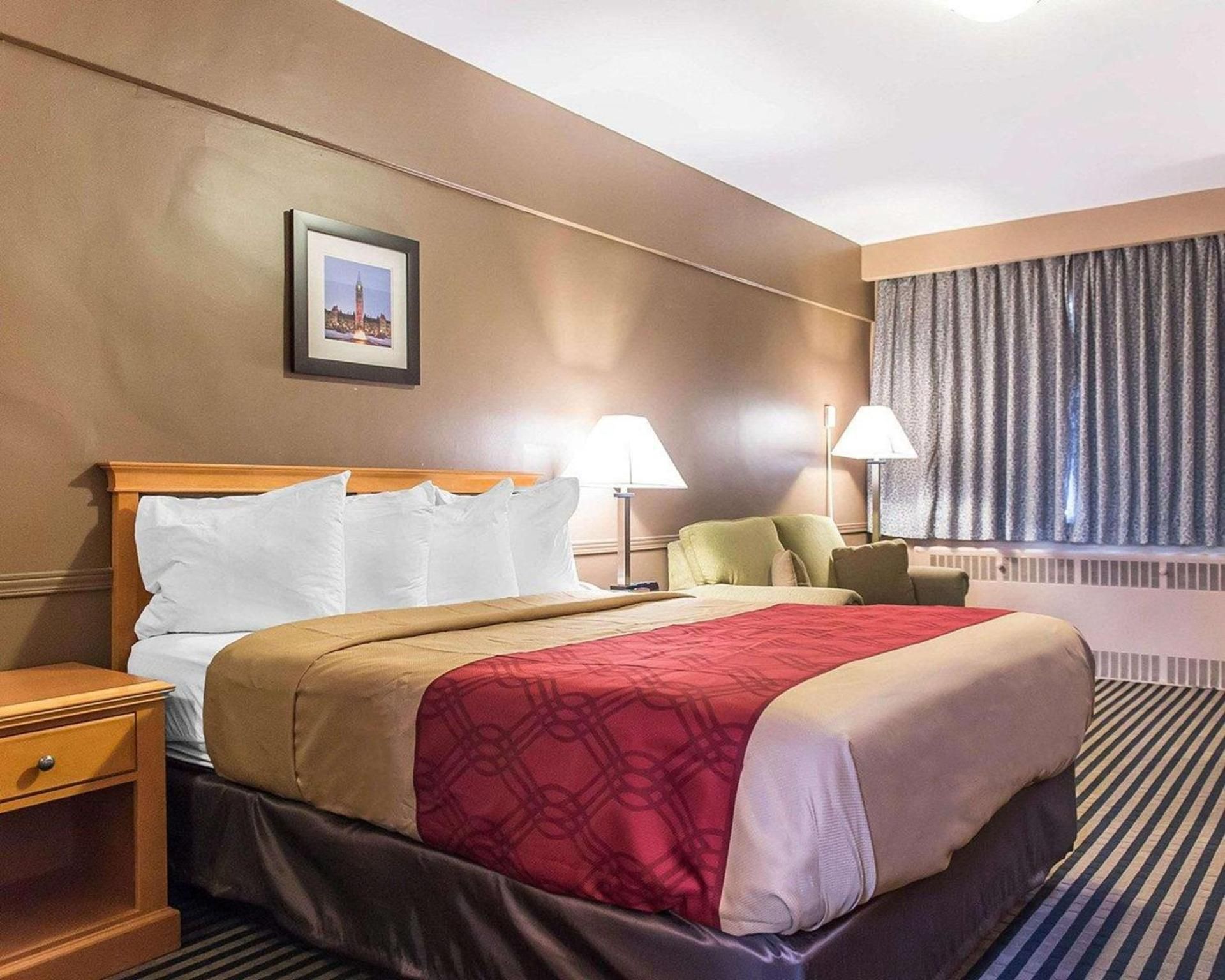 undefined Econo Lodge Downtown Ottawa 9