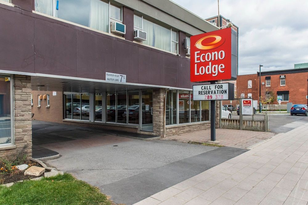 undefined Econo Lodge Downtown Ottawa 2