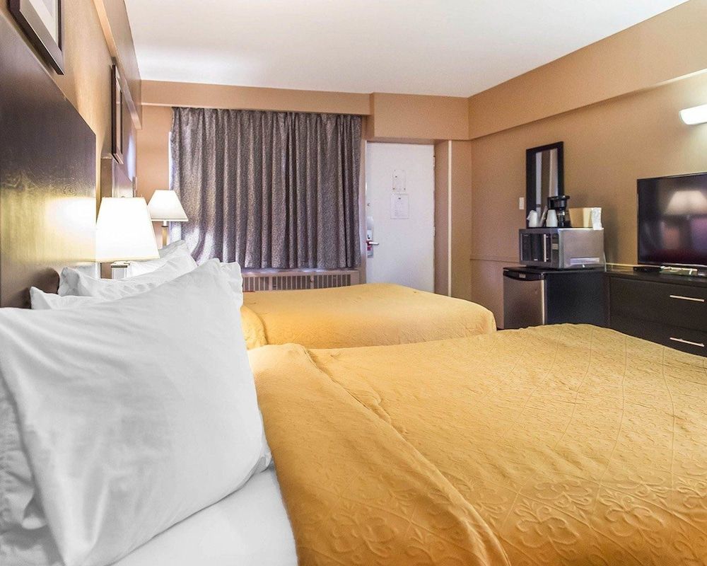 undefined Econo Lodge Downtown Ottawa 9
